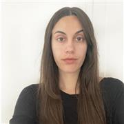 Soy Licenciada en Diseño Gráfico, he dado clases particulares en oficinas para que los empleados puedan usar adobe illustrator y photoshop. También algo que creo importante complementar es la composición y la jerarquía de información. Con simples técnicas